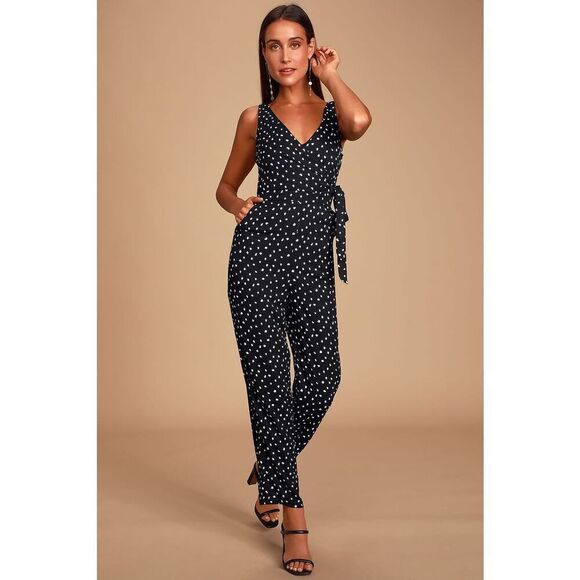 ✨Lulu’s Aislinn Black Polka Dot Sleeveless Sz Medium Jumpsuit✨ - Picture 1 of 9